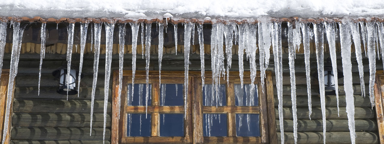spray foam prevents ice dams by providing proper insulation in Syracuse attic spaces